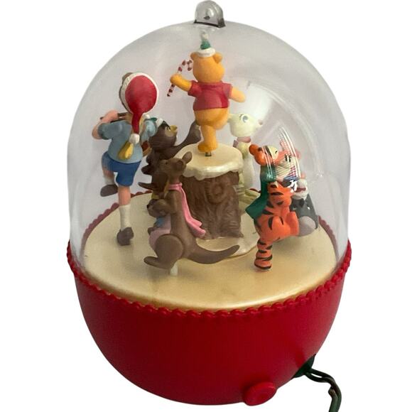 Winnie the Pooh Hallmark Keepsake Ornament 1994 Parade Magic Motion Music TESTED - Picture 6 of 16